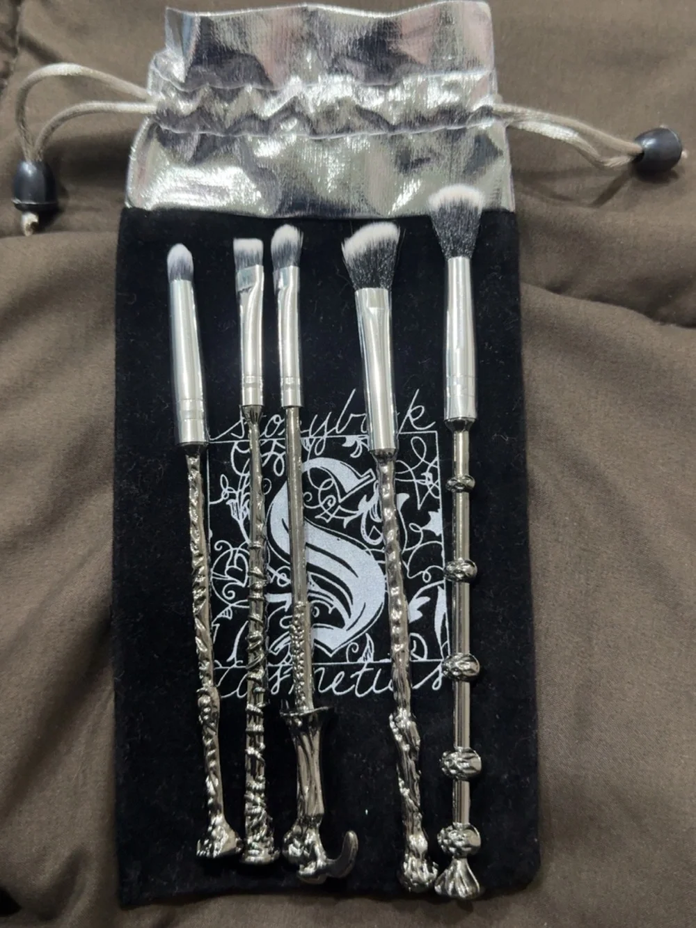 Harry Potter Storybook Cosmetics Black Velvet Pouch with Silver Brush Set